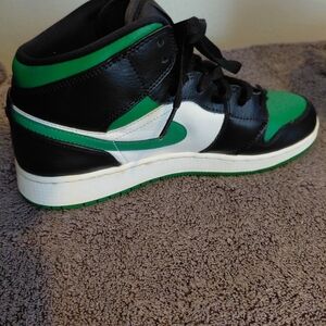 Air Jordan Black and Mid 1Green Sneakers